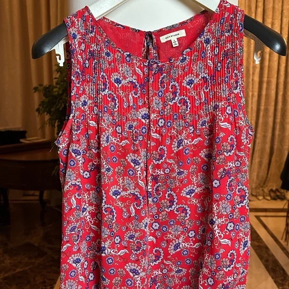 Max Studio Red Paisley Sleeveless Blouse | Lightweight | Elegant & Chic - Picture 2 of 9